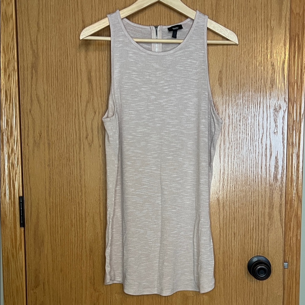 Elegant Pink Sleeveless Tank Top with Silver Back Zipper Detail
